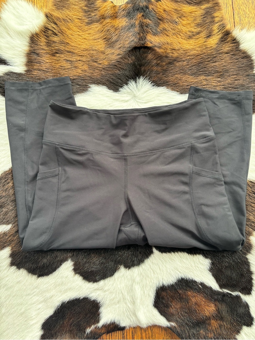 High-Rise Black Women's Active 7/8 Leggings with Side Pockets
